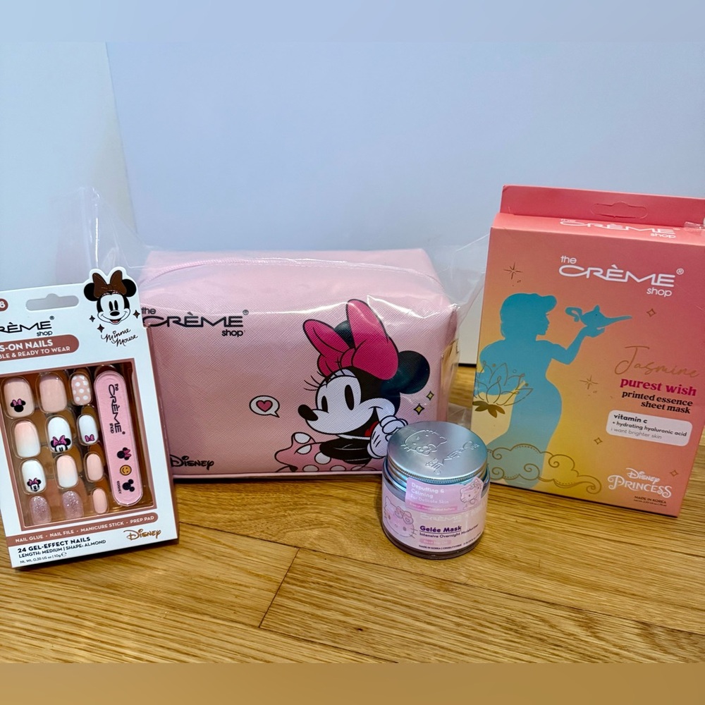 The Crème Shop Minnie Mouse Pink Cosmetic Bag Set